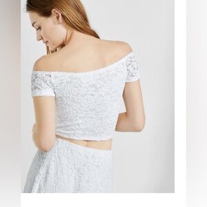 EXPRESS WHITE ONE ELEVEN OFF SHOULDER CROP LACE TOP SIZE SMALL